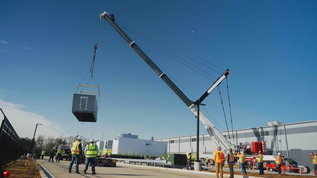 Data Center 900 ton Mobile Crane Dunkel Bros